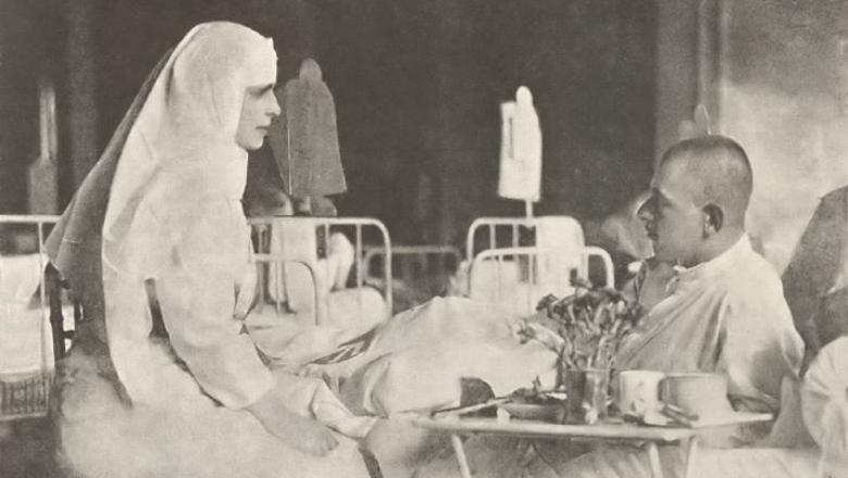 Regina Maria, în prima linie