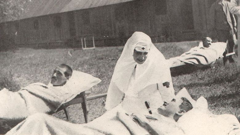 Regina Maria, în prima linie